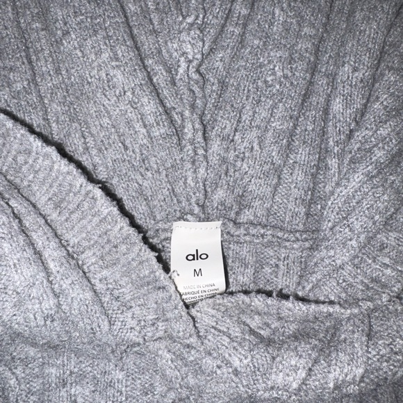 ALO Yoga Cable Knit Winter Bliss Cropped Hoodie Long Sleeve Gray - Picture 5 of 5